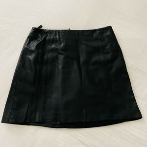 BCBG BUTTERY BLACK LEATHER MINI SKIRT